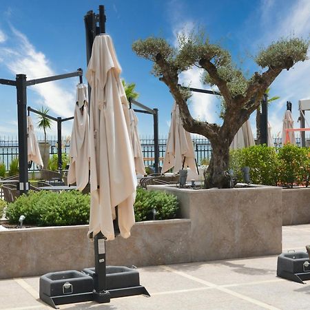 Moevenpick Hotel Du Lac Tunis Luaran gambar The Sky Bar