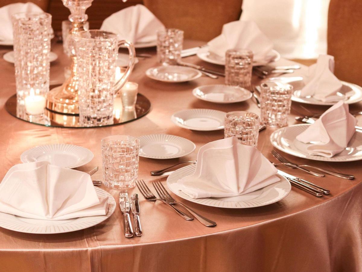 Moevenpick Hotel Du Lac Tunis Luaran gambar A table set for fine dining