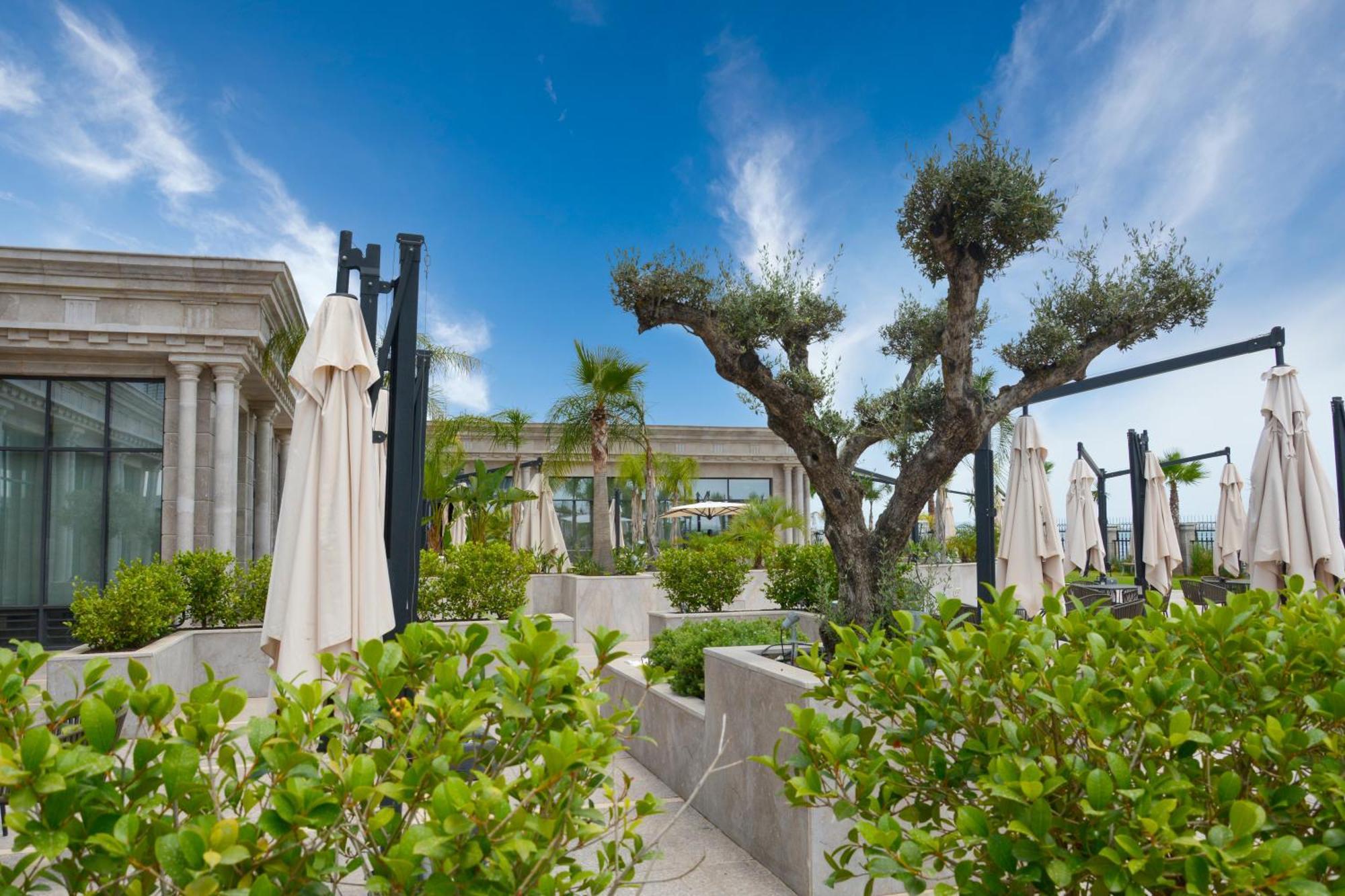 Moevenpick Hotel Du Lac Tunis Luaran gambar The hotel's rooftop