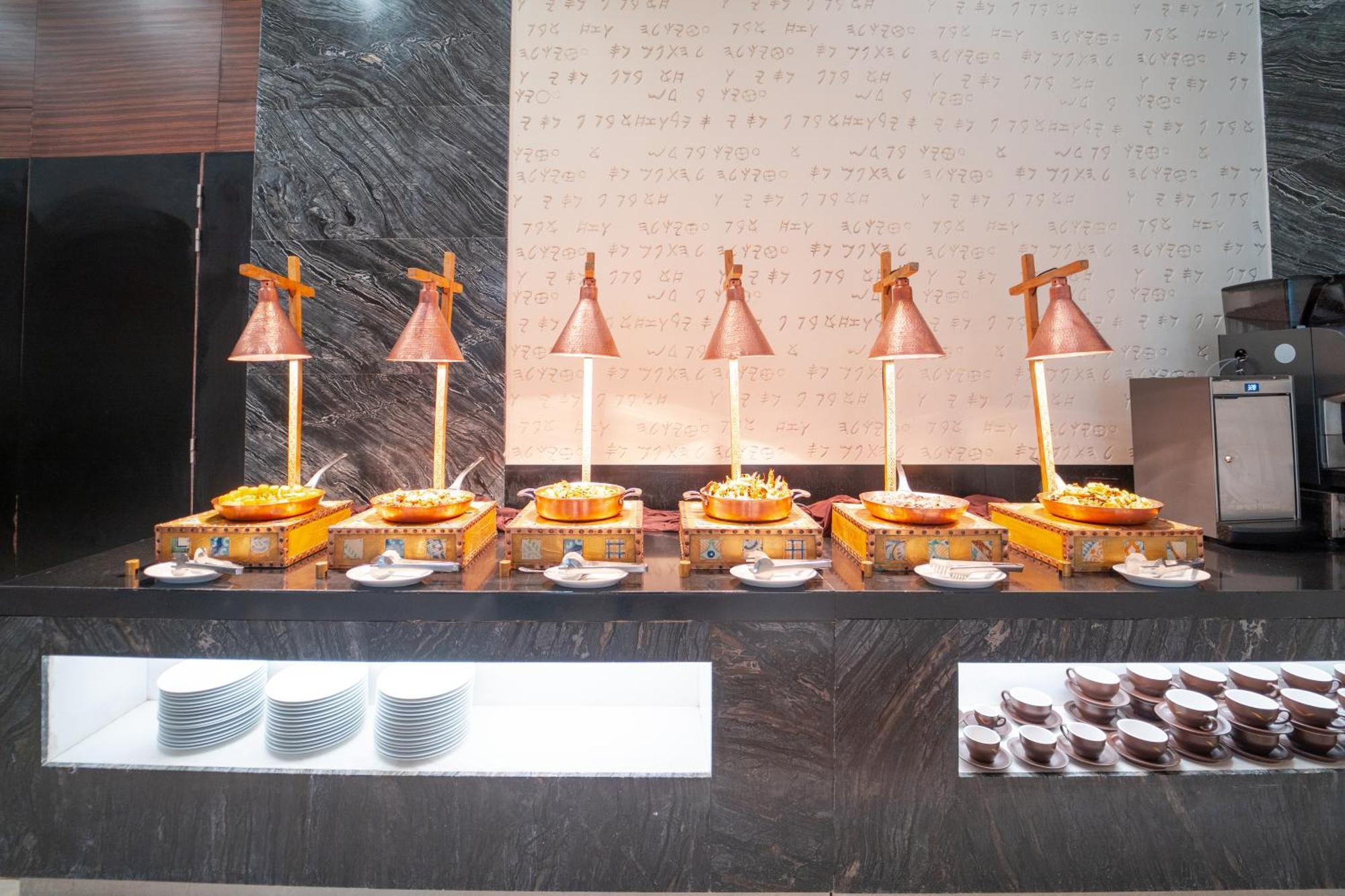 Moevenpick Hotel Du Lac Tunis Luaran gambar A chafing dish